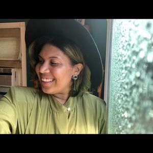 Meet your Posher, Angela